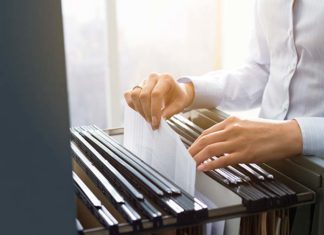 Przechowywanie akt w firmie – o czym musisz wiedzieć?